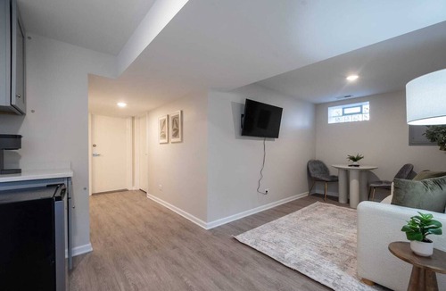 West Ridge Apartment | Modern Clean Private Entry Apartment Free Street Parking Washer & Dryer