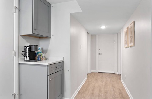 West Ridge Apartment | Modern Clean Private Entry Apartment Free Street Parking Washer & Dryer