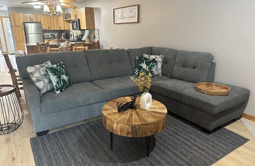 Oglesby Villa | Modern Comfort Meets Natural Beauty: Your Perfect Getaway Near Starved Rock!