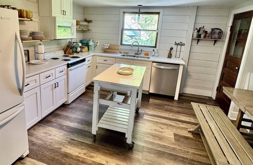 Riverside House | Modern Farmhouse, Sleeps 8, North of St. Joseph