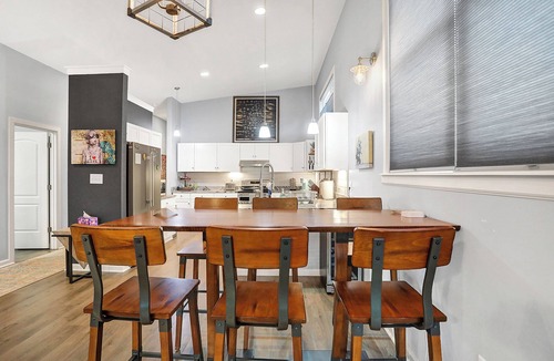 Indianapolis House | Modern Home 3 King Beds 85" TV EV Charger Near Downtown