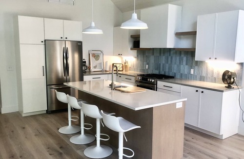 Glen Arbor House | Modern home in Glen Arbor. Steam shower. Walk to lake. Air conditioning.