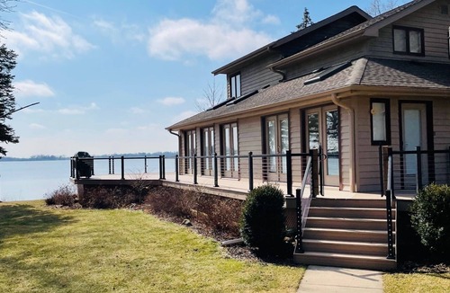 Eagle Lake House | Modern lakefront house, spectacular views and recreation equipment!