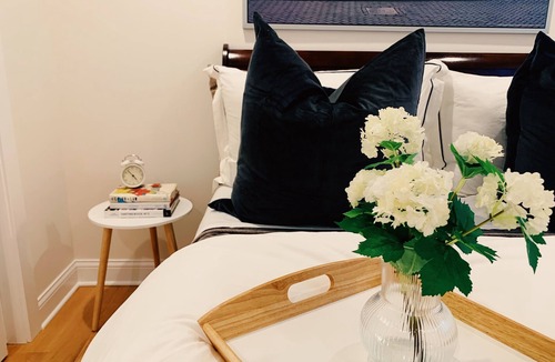 East Garfield Park House | Modern light filled 2BR Apt 5 min to West Loop! Sleep like a baby!