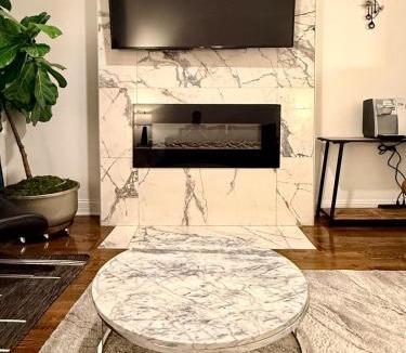 Washington Park House | Modern Oasis 4BR 2Bath Near UChicago Hyde Park