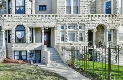 Washington Park House | Modern Oasis 4BR 2Bath Near UChicago Hyde Park