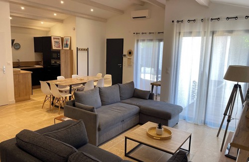 La Rochelle House | Modern single-storey house with garden 3 bedrooms sleeps 8