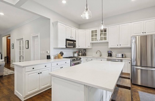 Sheffield Neighbors House | Modern updates meet classic Lincoln Park space in this dog-friendly retreat!