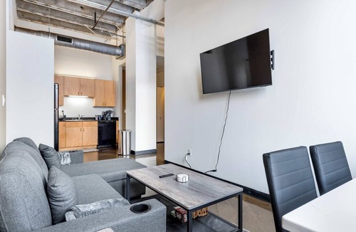 West Loop Apartment | Modern West Loop Gem-City Views & Prime Location 2