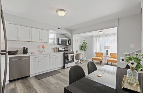 Highland Park House | Modren 4BD 2BA Home Near Downtown/Metra