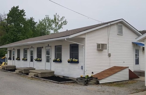 Monticello Resort | Motel 10 at Dockside Lake Resort