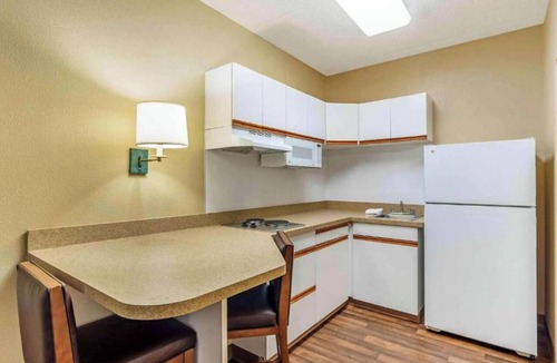 Vernon Hills Hotel | Motel 6 Suites Chicago Vernon Hills Lincolnshire IL