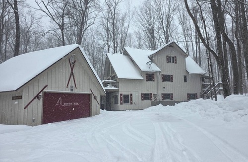 Stambaugh House | Mountain View Lodge - Upper - 3 Bedroom Duplex with Hot Tub in Ski Brule Village