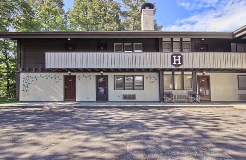 Boyne Falls Condo | Mountain Villa 342 H | Gas Fireplace | Walk to Slopes | 3 Bedroom