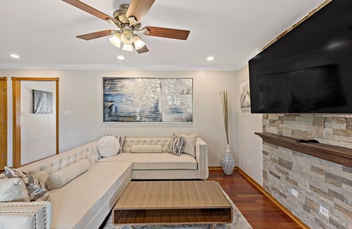 Munster House | Munster Hideaway, near chicago. Luxurious Living fully Furnished to impress you!