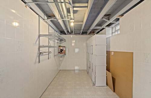 Munster House | Munster Hideaway, near chicago. Luxurious Living fully Furnished to impress you!