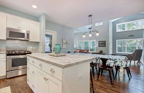 South Haven House | Murphy's Landing: Luxury Home w/Lake Michigan Access, Screen Porch & Fire Pit