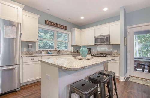 South Haven House | Murphy's Landing: Luxury Home w/Lake Michigan Access, Screen Porch & Fire Pit