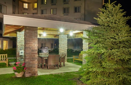 Franklin Condo | Near the Airport | Free Breakfast + Pool + Hot Tub