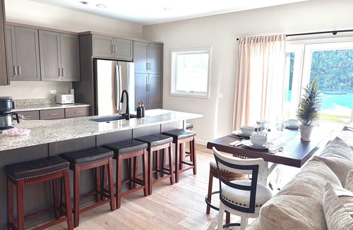 Remington House | New! Beautifully appointed 3-bedroom townhome 30 min from Purdue - Remington IN