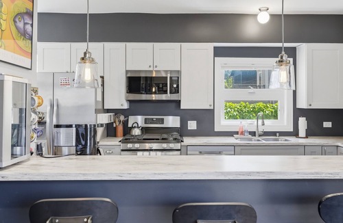 Andersonville House | NEW! Charming Andersonville Coach House | 3BR/2.5BA