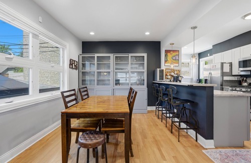 Andersonville House | NEW! Charming Andersonville Coach House | 3BR/2.5BA