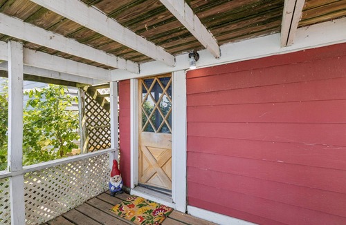 Monticello Cabin | NEW! Dave's Last Resort Lakeside - Long Stay Discount - Comfy Cabin 5