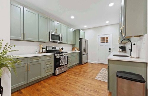 Elmhurst House | New Elmhurst Gem|Sleeps 10|Game Room|Near City Ctr