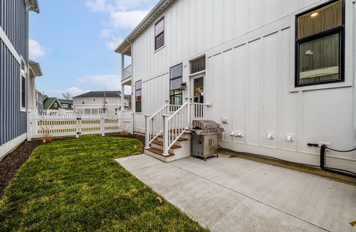 Saint Joseph House | New Harbor Shores House with Bunk Beds, terrance, and Pool!