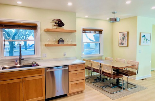 Sheboygan House | New King Park Beach Lookout Deluxe! 3BR Right at Lake!