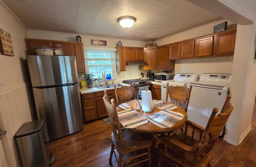 Lake Shangrila Cottage | New Listing! Cozy Lake Shangri-La Cottage! Big yard, fire pit, sleeps 4