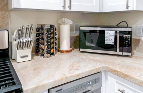 Riverview West House | New Luxury Disney Villa King Beds GameRoom EV Charger + Parking Sleeps 14