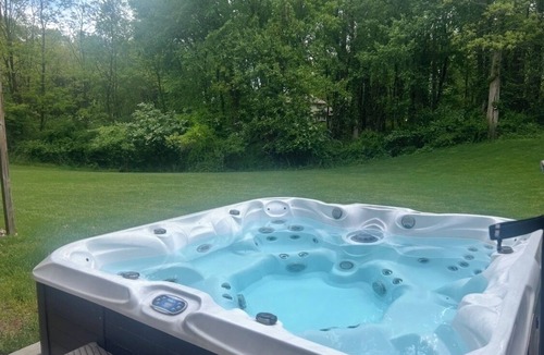 South Bend House | NEW! Luxury throughout. Sleeps 12. Just 5 miles to ND. Theater. Bar. Hot Tub.