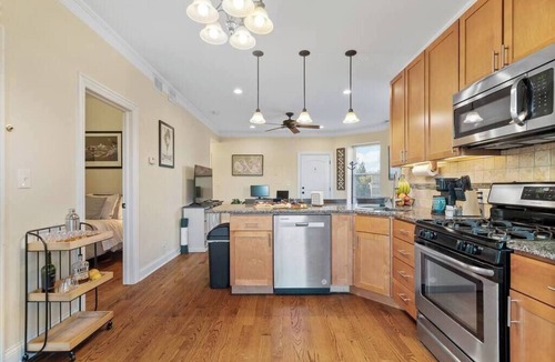 St. Ben's Apartment | NEW Midterm Furnished Rental - 32+Days! - North Center Chicago