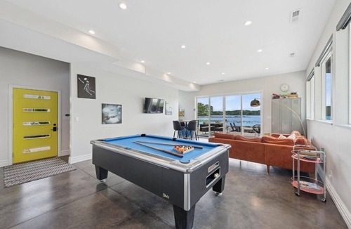 La Porte House | New! Modern lakeside retreat-hot tub-trails-kayak