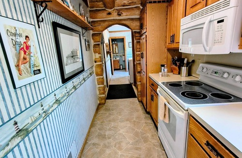Silver Lake Cabin | New Rental, 1/2 Mile from Dune Entrance, Timber Lodge near Silver Lake