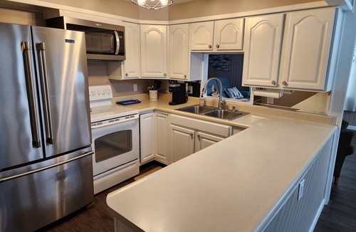 Canadian Lakes House | NEW! Royal Bungalow Lake House W/Lake view & access - Canadian Lakes