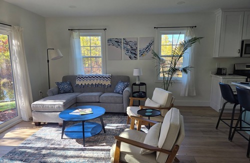Frontier House | New Waterfront Guest House – Less than 10 Min to Hillsdale College