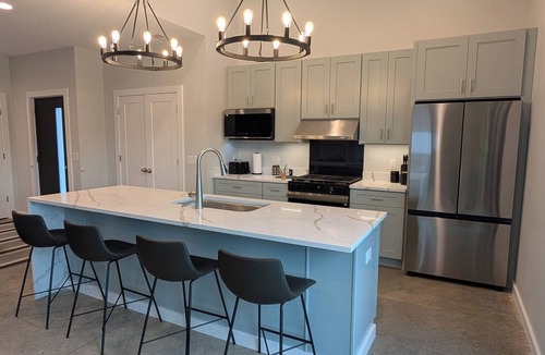 Stevensville House | Newly built luxury retreat with Heated Pool,Hot Tub, Near Beaches & Wineries
