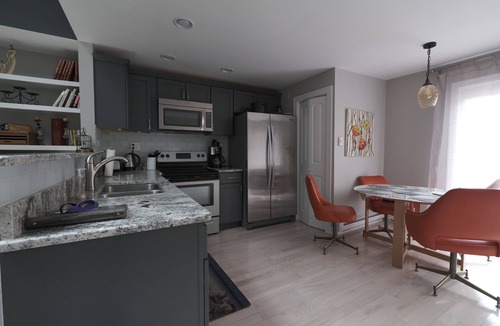 Lakeside Cottage | Newly Remodeled 2bd cottage