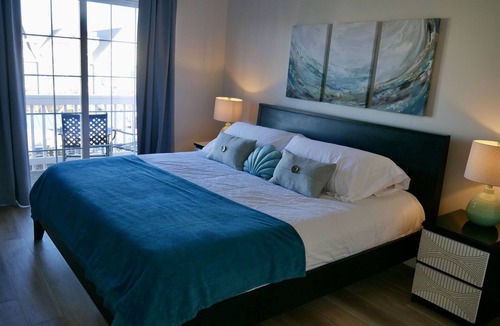 New Buffalo House | Newly remodeled, charming townhome nestled in heart of downtown New Buffalo!