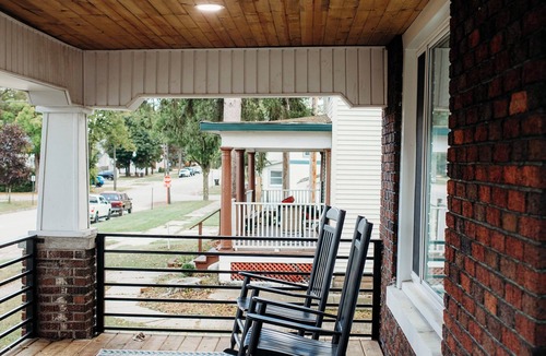 Big Rapids House | Newly Remodeled Charming 3-bedroom Duplex w/WiFi, AC in the Heart of Big Rapids
