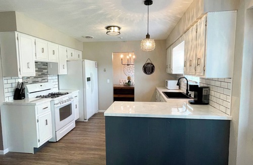 Bedford House | Newly remodeled home on big lot with sunroom, game room and grilling area!