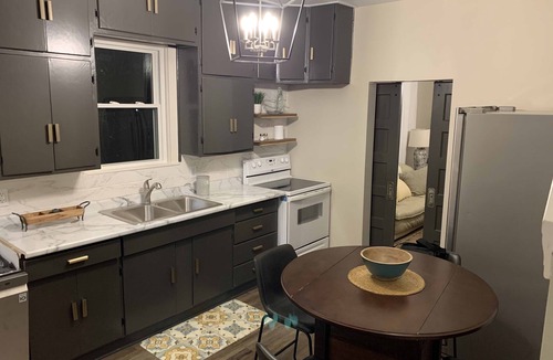 Urbana House | Newly Renovated and Ideally Located Near Campus and Downtown. High speed Wifi