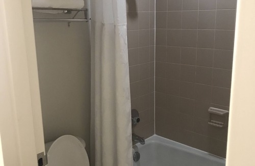 South Bend Hotel | Newly Renovated Privately owned Hotel Room
