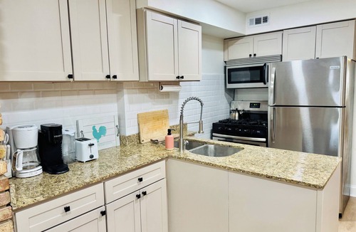 Sheffield Neighbors Apartment | Newly Renovated& Spacious 2BR, Walkable, near CTA, Steps to DePaul Univ