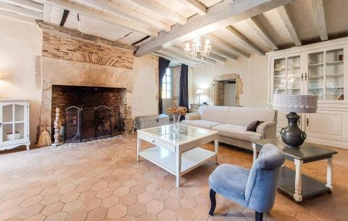 Cellefrouin House | Nice Home In Cellefrouin With Wifi
