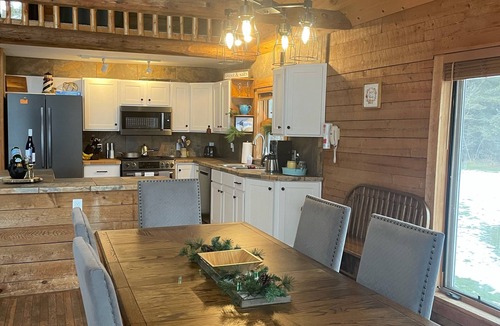 Nadeau Cabin | NO cleaning fees, wood provided-Majestic Log Home on shores of Lake Michigan