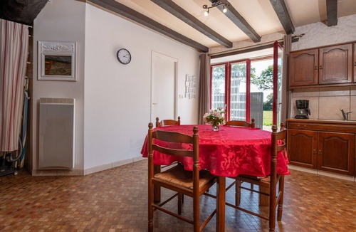 Questembert House | Non-air-conditioned country cottage near a farm