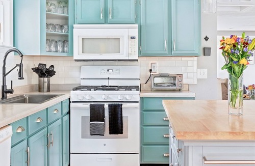 East Jordan House | North Retreat Oasis-Hot Tub, Dogs Ok, Boyne, Petoskey, Charlevoix, Skiing